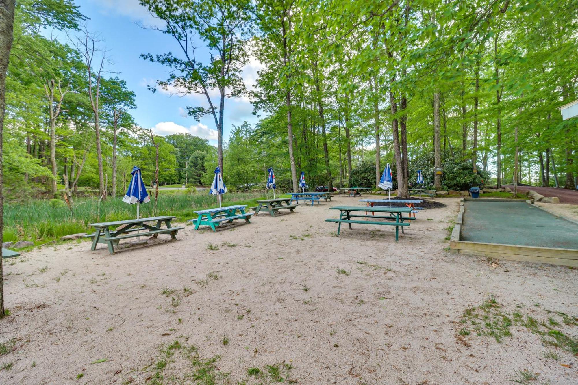 Lake Harmony Home About Half Mi To Big Boulder Mountain Exterior foto